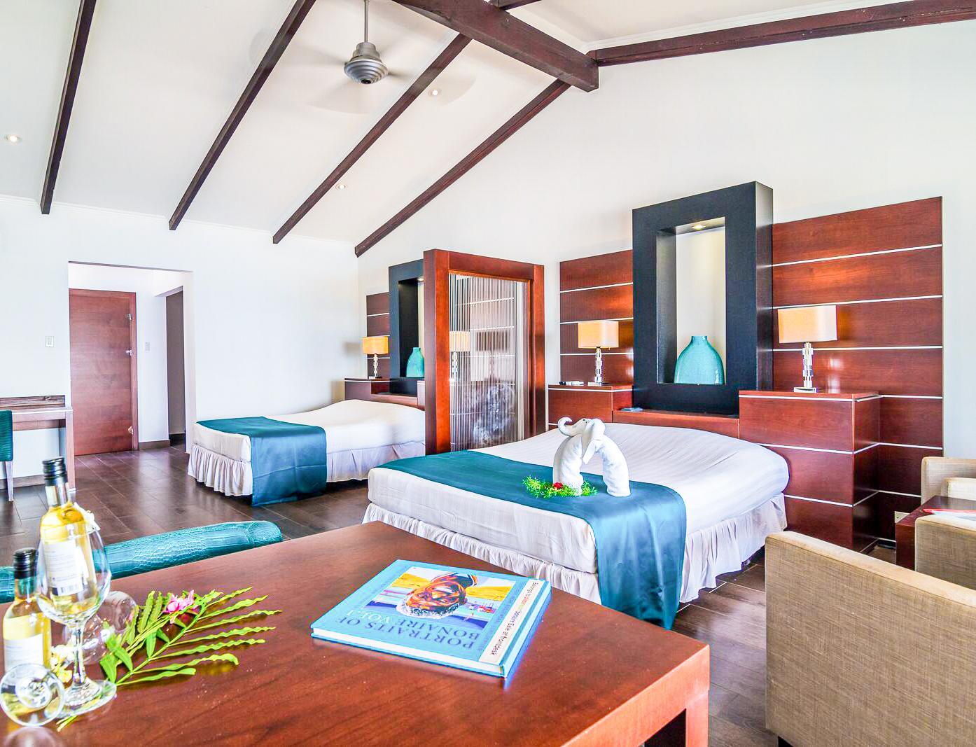 Van der Valk Plaza Beach&Dive Resort Bonaire Playa Exterior foto